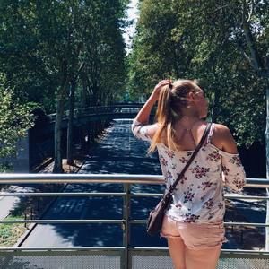 Meet your Posher, Danika